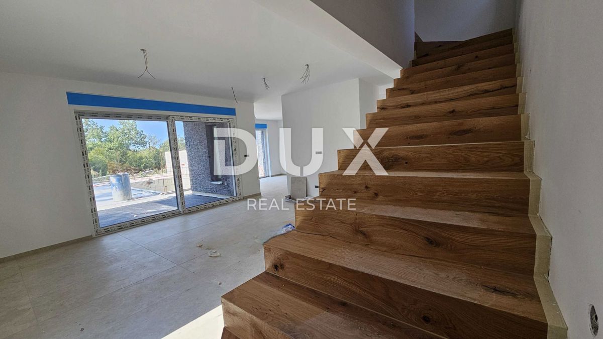 KRALJEVICA - Villa bifamiliare con piscina vicino al mare!