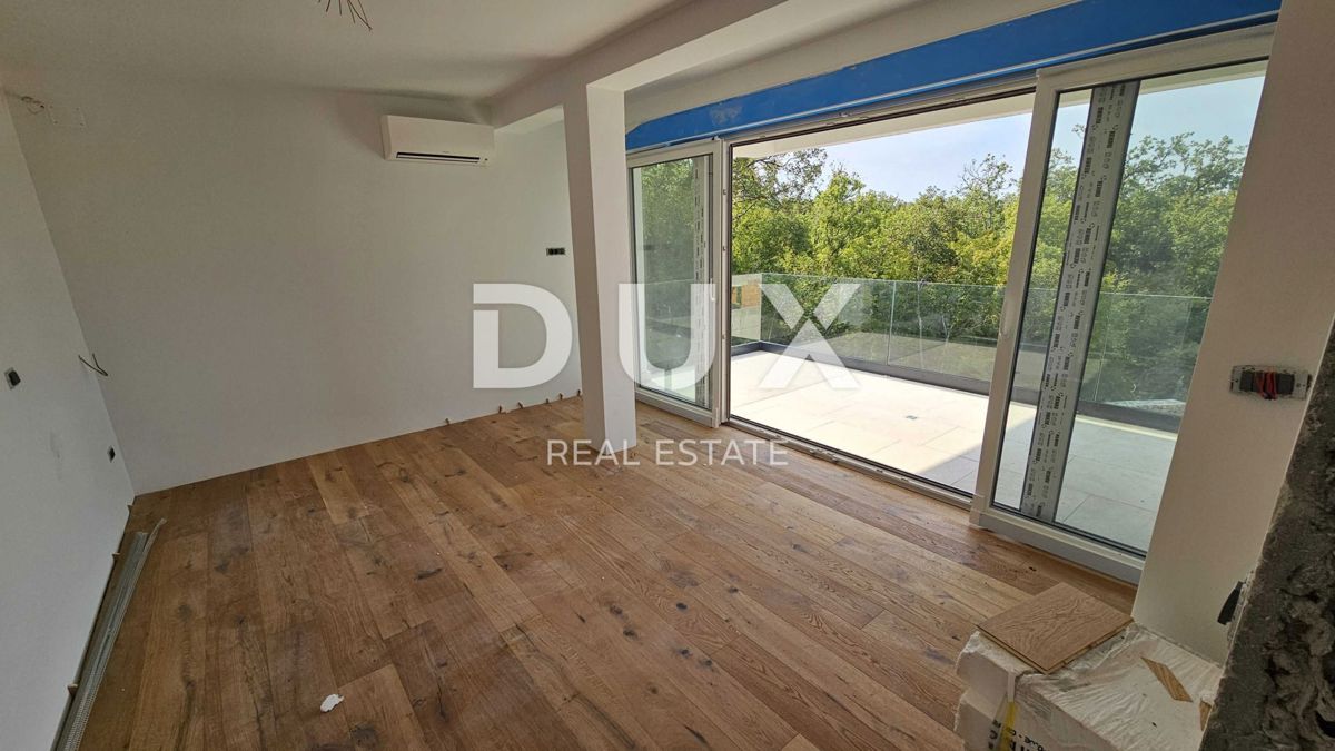 KRALJEVICA - Villa bifamiliare con piscina vicino al mare!