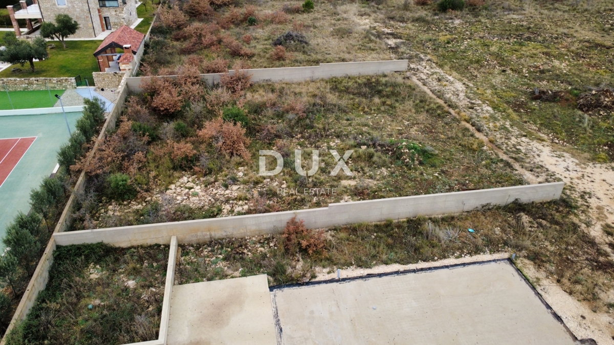 ZADAR, MURVICA - Terreno edificabile con progetto!