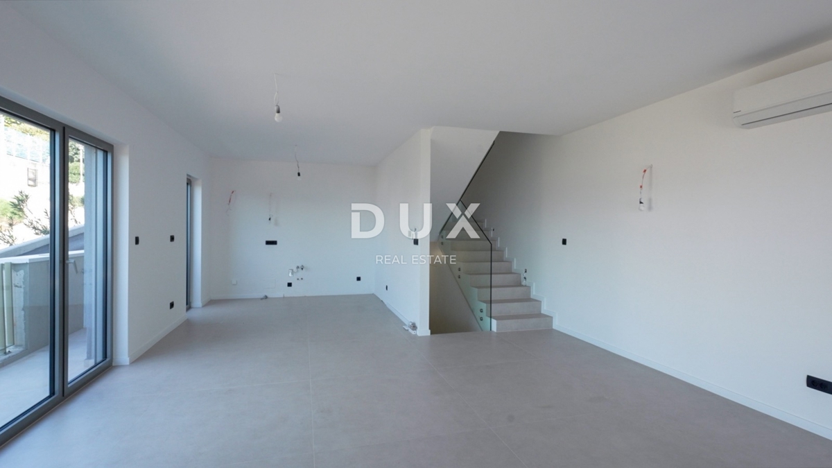 RIJEKA, KOSTRENA - esclusivo appartamento con jacuzzi - nuova costruzione con vista panoramica sul mare! OPPORTUNITÀ!