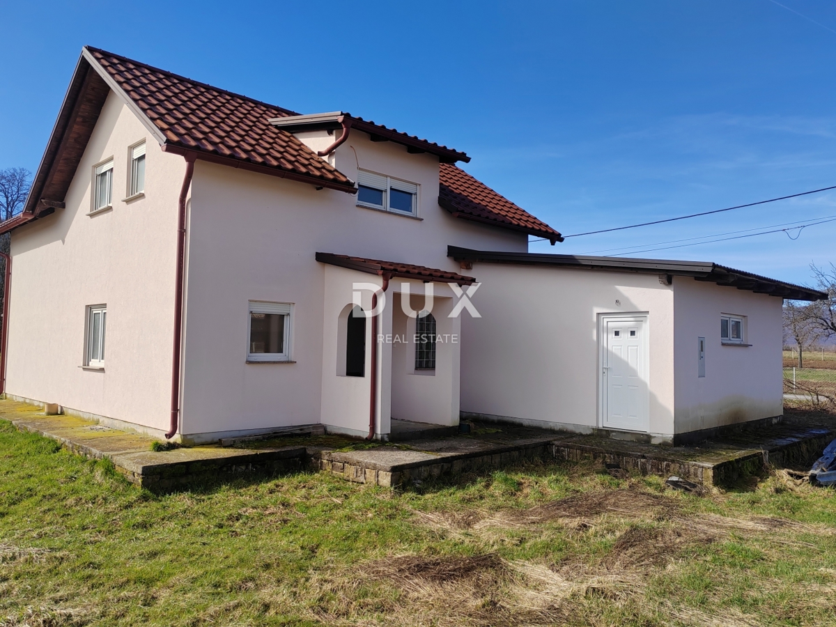 GOSPIĆ - Casa indipendente con ampio giardino e terreno coltivabile