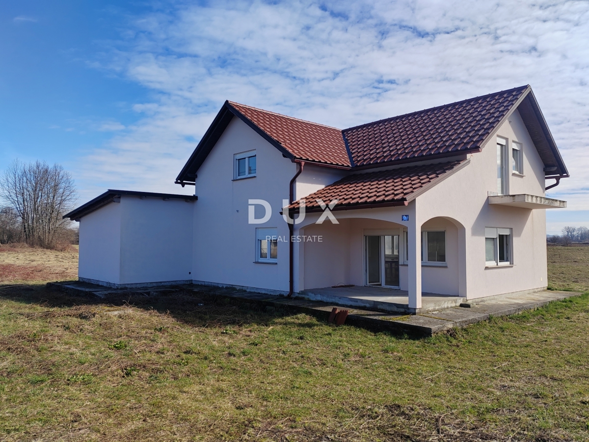 GOSPIĆ - Casa indipendente con ampio giardino e terreno coltivabile