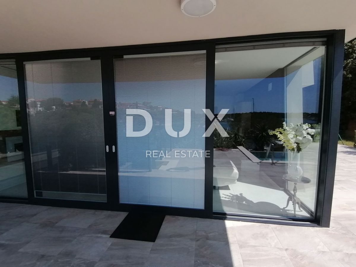 ISTRIA, PJEŠČANA UVALA - Lussuoso appartamento di 200 m2 con 3 camere da letto + soggiorno, prima fila al mare!