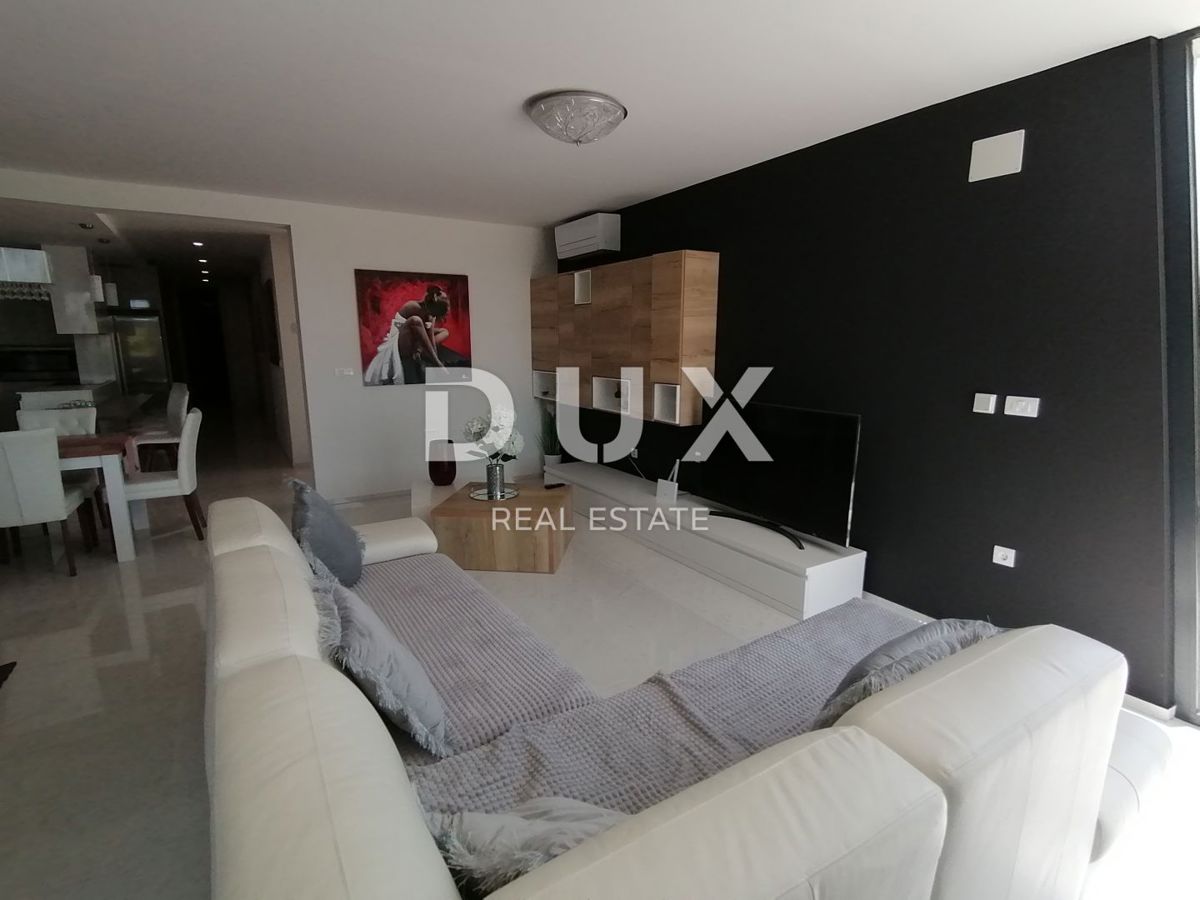 ISTRIA, PJEŠČANA UVALA - Lussuoso appartamento di 200 m2 con 3 camere da letto + soggiorno, prima fila al mare!