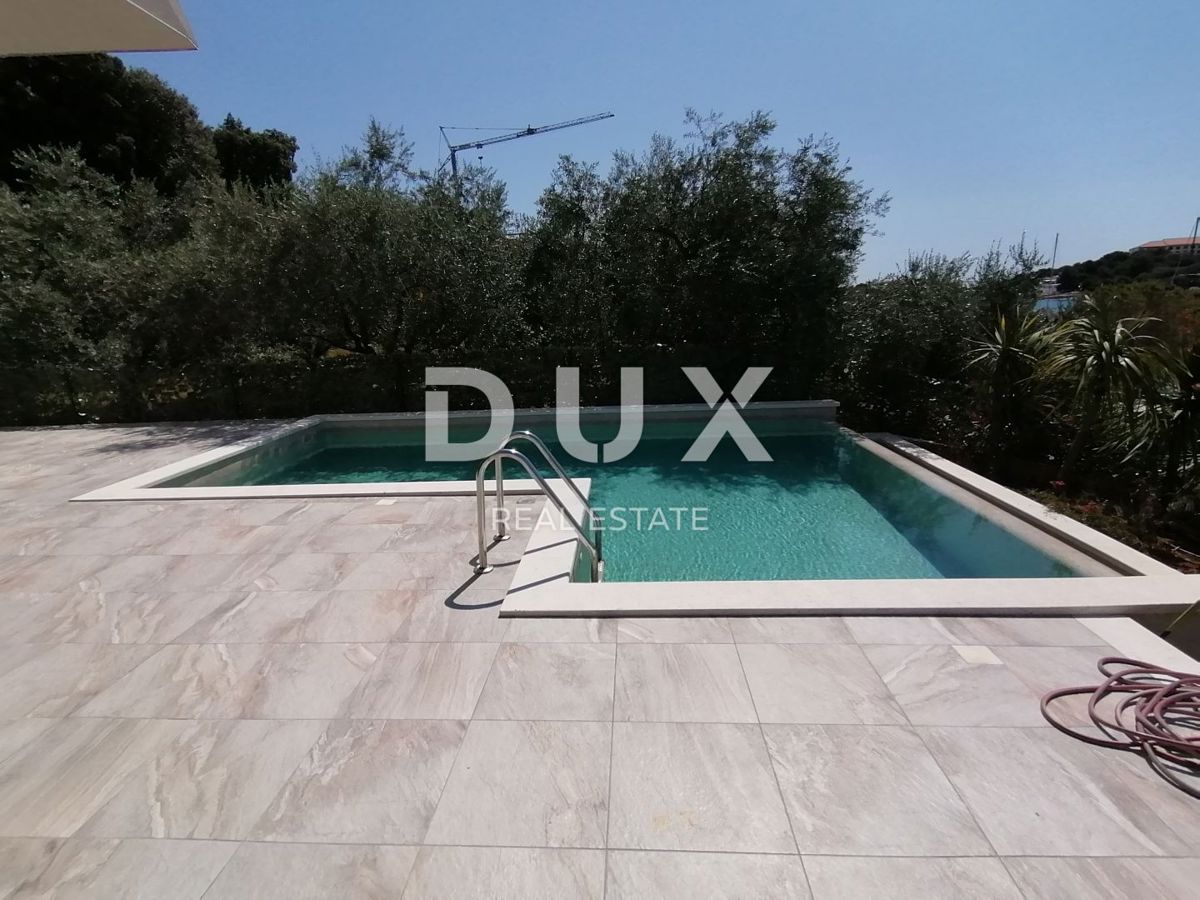 ISTRIA, PJEŠČANA UVALA - Lussuoso appartamento di 200 m2 con 3 camere da letto + soggiorno, prima fila al mare!