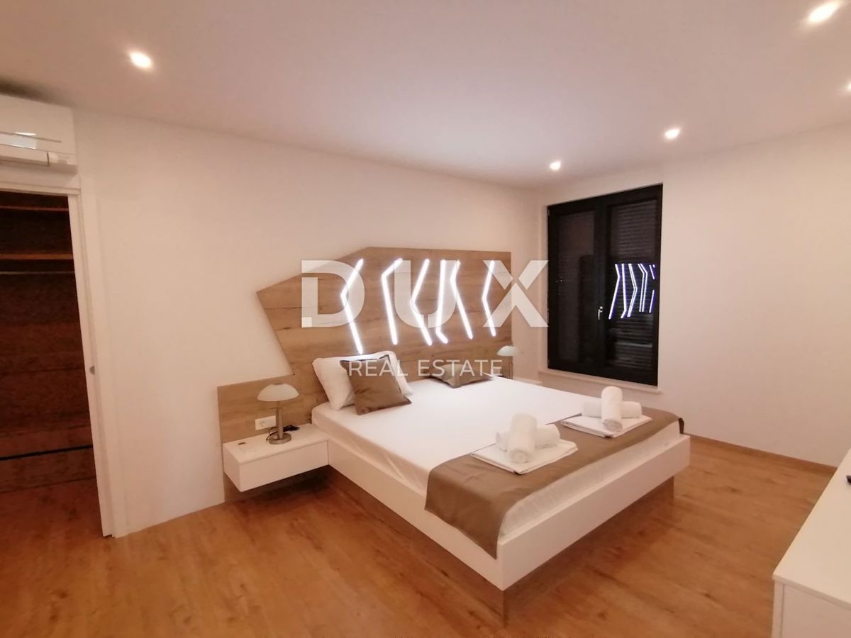 ISTRIA, PJEŠČANA UVALA - Lussuoso appartamento di 200 m2 con 3 camere da letto + soggiorno, prima fila al mare!