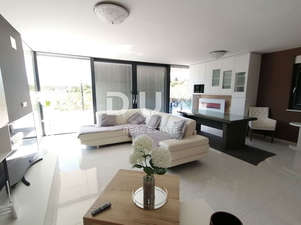 ISTRIA, PJEŠČANA UVALA - Lussuoso appartamento di 200 m2 con 3 camere da letto + soggiorno, prima fila al mare!