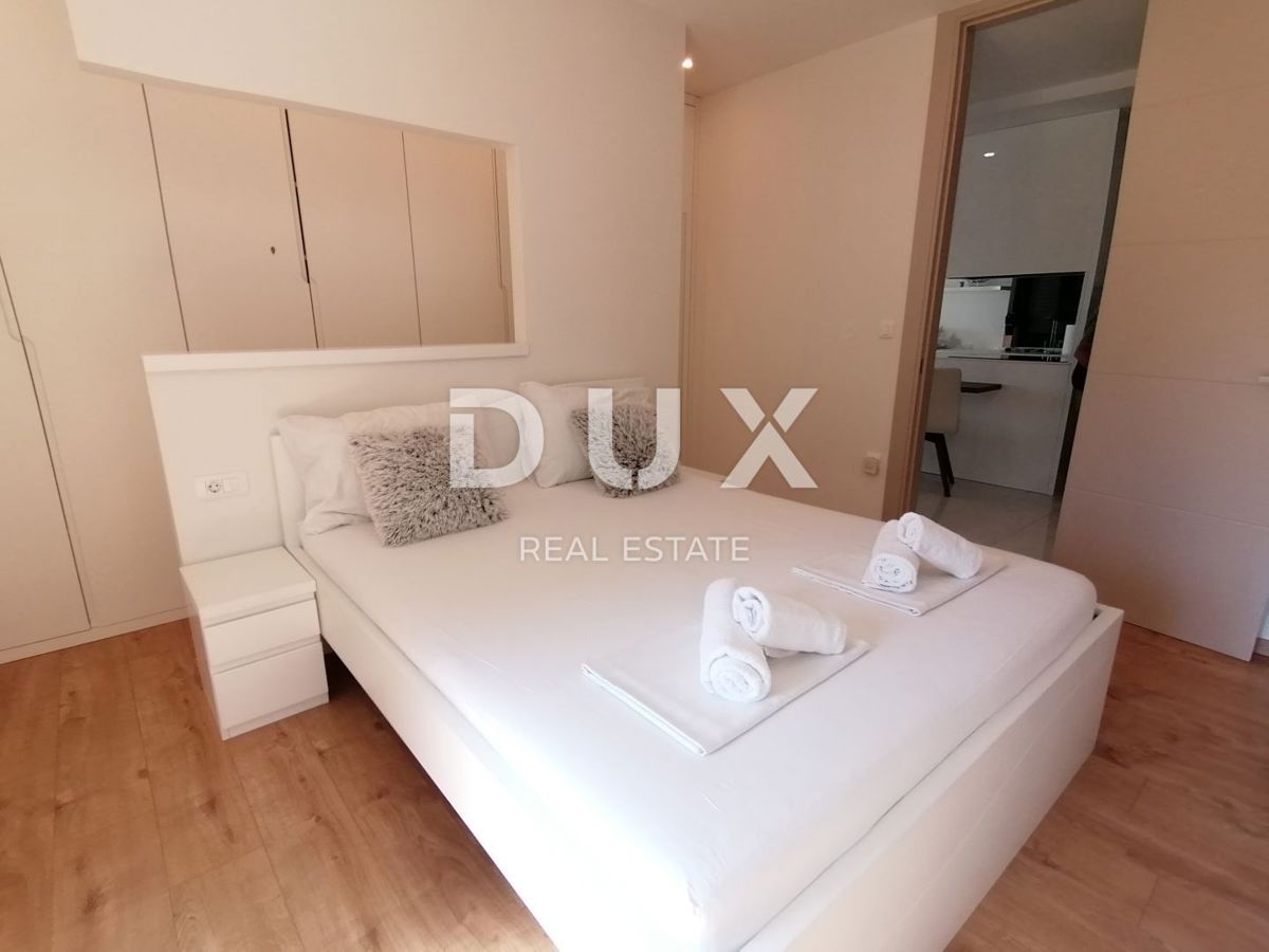 ISTRIA, PJEŠČANA UVALA - Lussuoso appartamento di 200 m2 con 3 camere da letto + soggiorno, prima fila al mare!