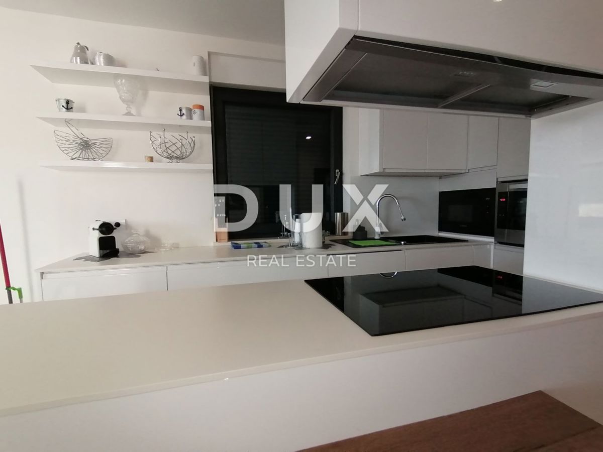 ISTRIA, PJEŠČANA UVALA - Lussuoso appartamento di 200 m2 con 3 camere da letto + soggiorno, prima fila al mare!