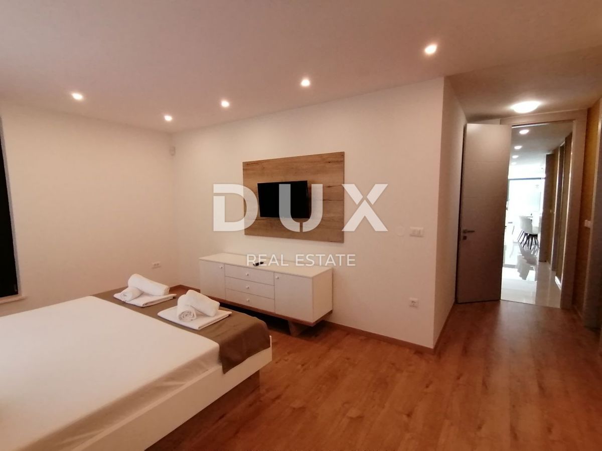 ISTRIA, PJEŠČANA UVALA - Lussuoso appartamento di 200 m2 con 3 camere da letto + soggiorno, prima fila al mare!