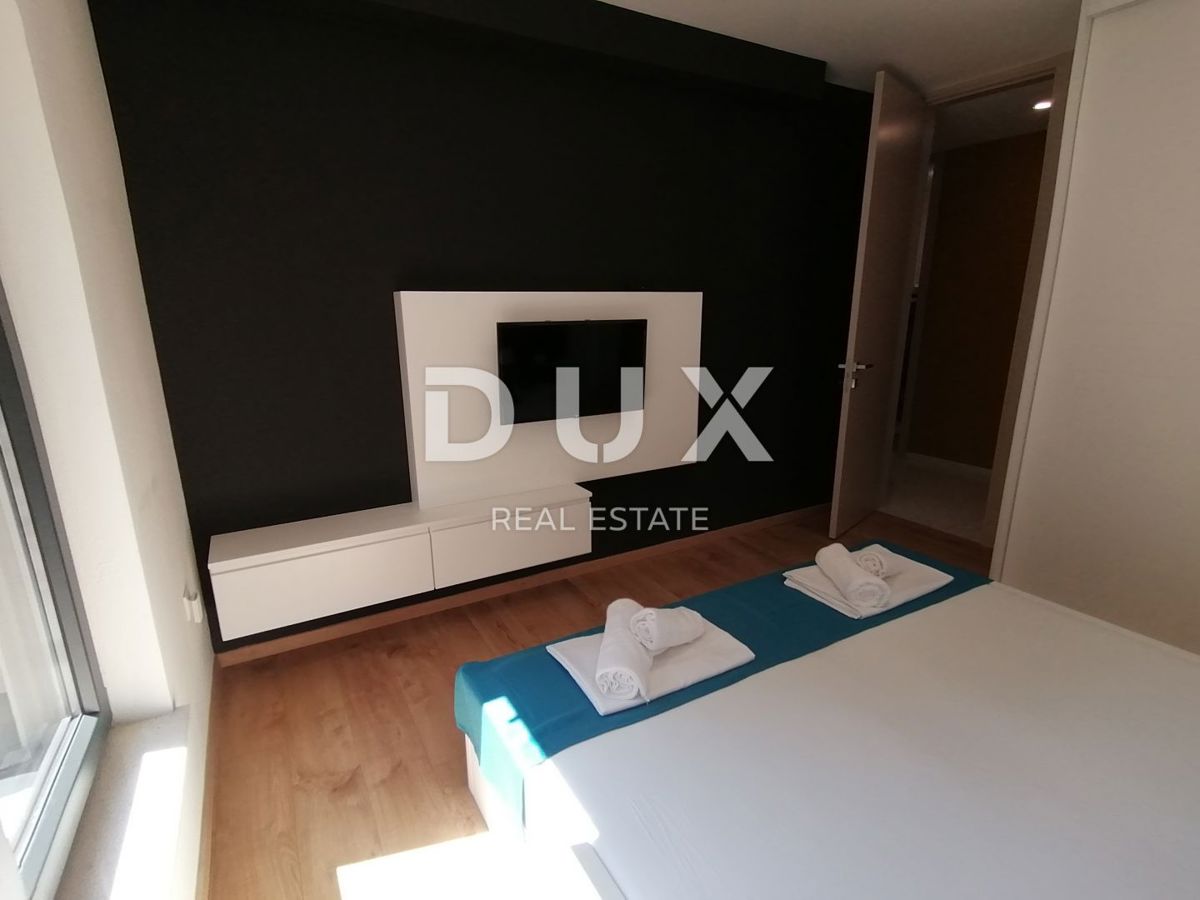 ISTRIA, PJEŠČANA UVALA - Lussuoso appartamento di 200 m2 con 3 camere da letto + soggiorno, prima fila al mare!