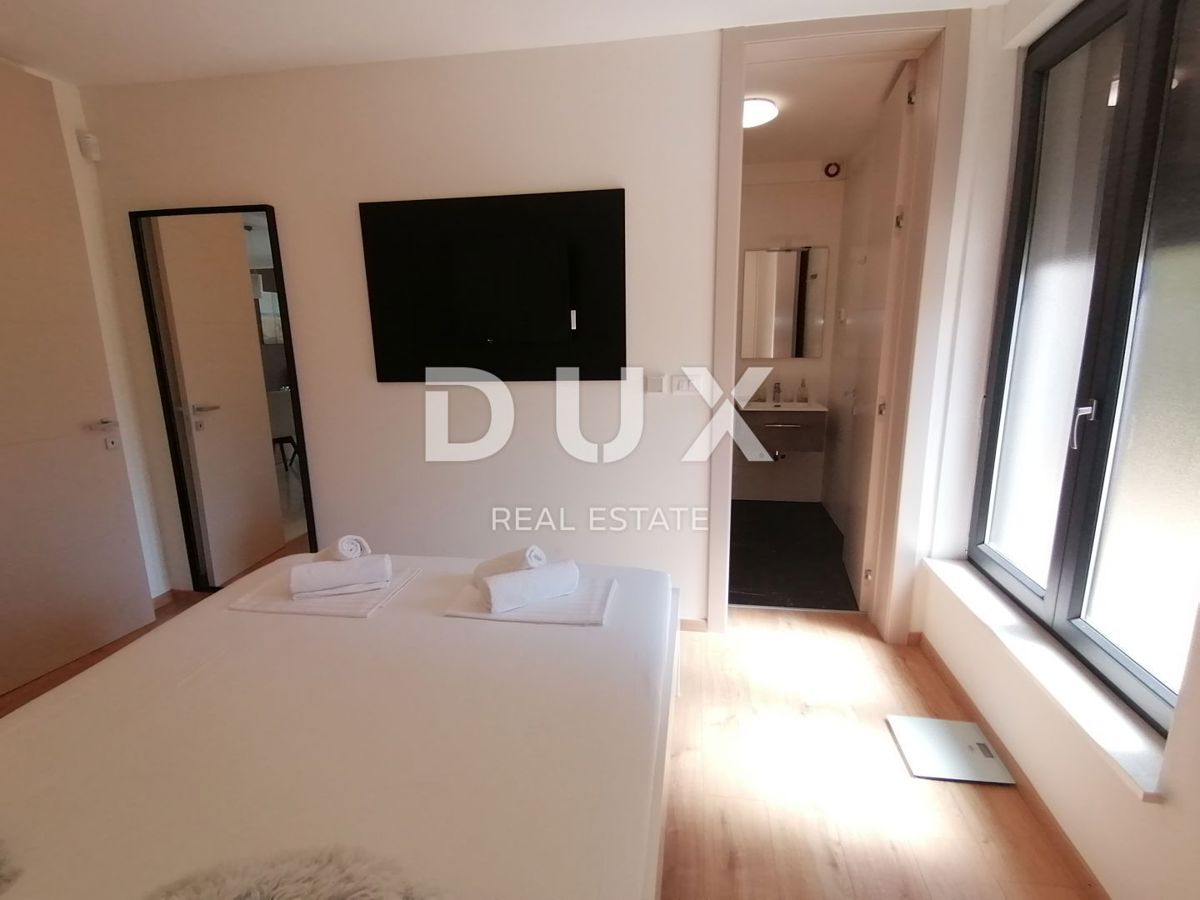 ISTRIA, PJEŠČANA UVALA - Lussuoso appartamento di 200 m2 con 3 camere da letto + soggiorno, prima fila al mare!