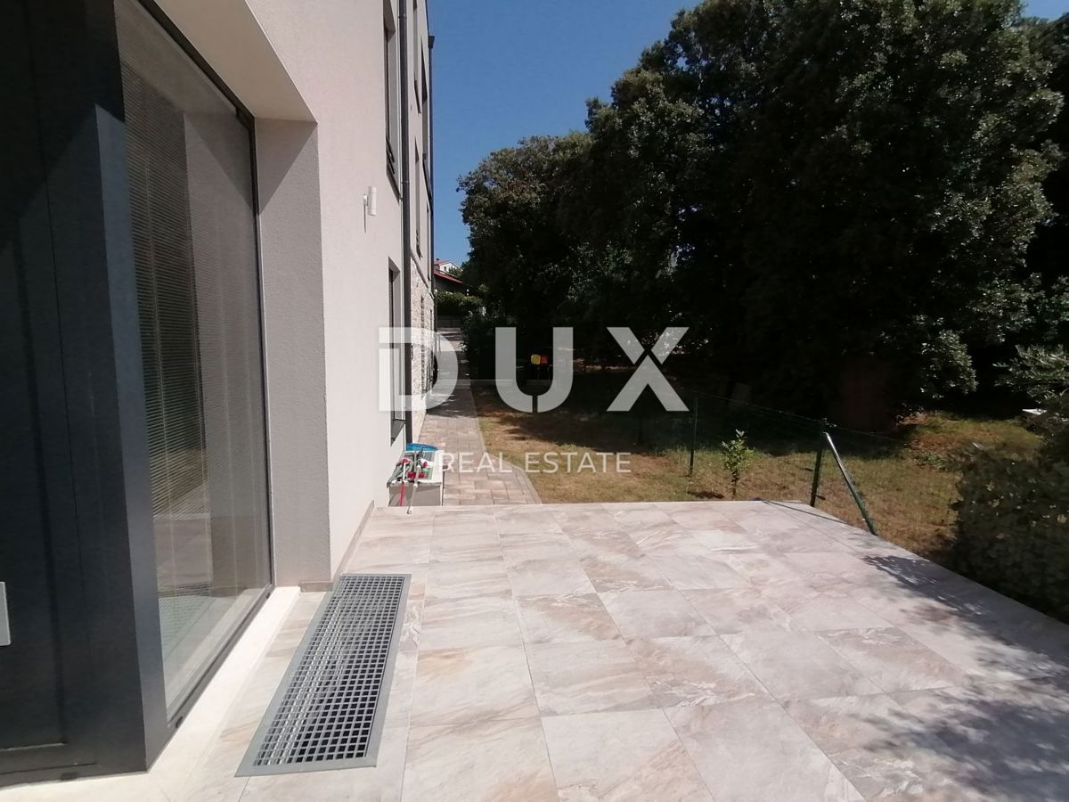 ISTRIA, PJEŠČANA UVALA - Lussuoso appartamento di 200 m2 con 3 camere da letto + soggiorno, prima fila al mare!