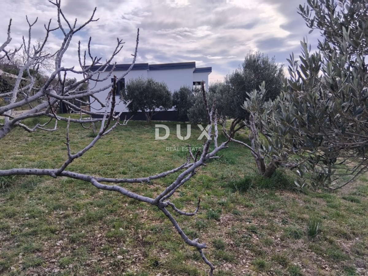 ISOLA DI RAB, BARBAT - Casa di 75 m2 in ottima posizione, a 300 m dal mare!