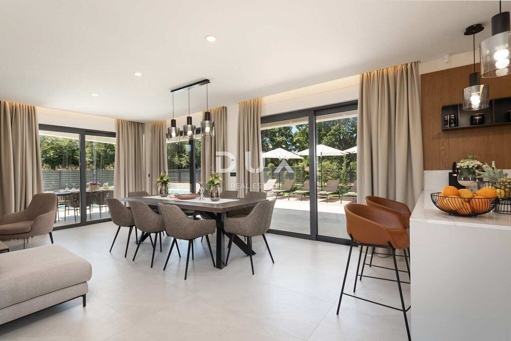 ISTRIA, PARENZO - Casa moderna di lusso con piscina e terrazza sul tetto con vista mare