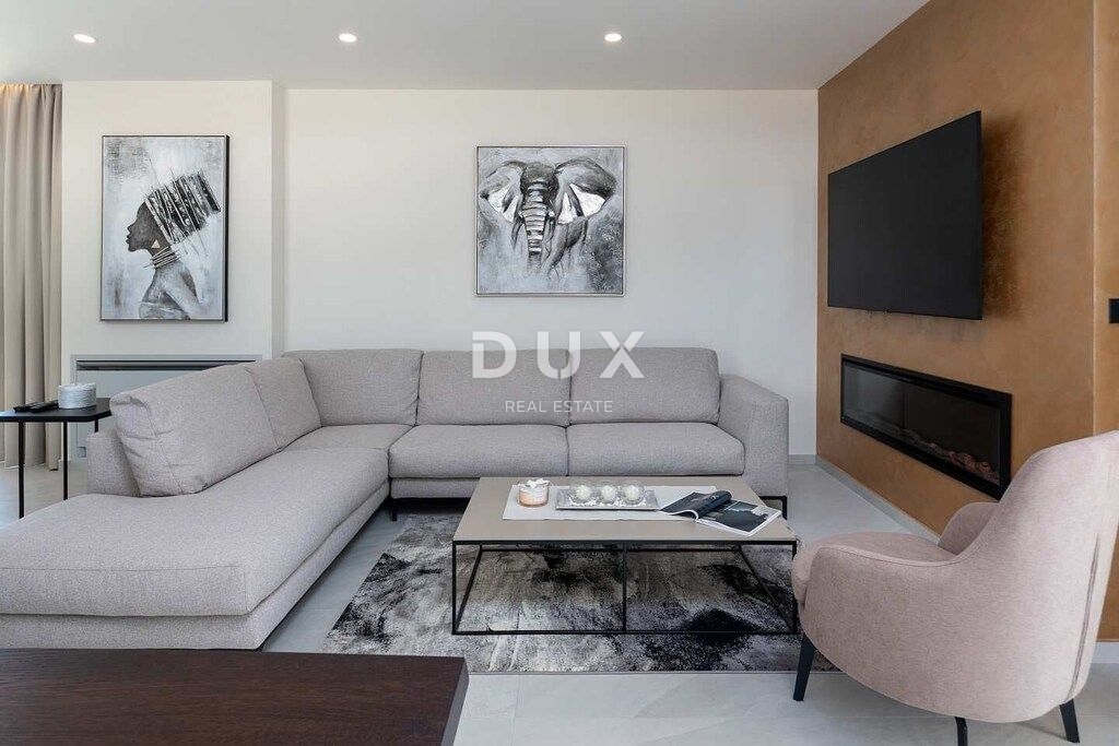 ISTRIA, PARENZO - Casa moderna di lusso con piscina e terrazza sul tetto con vista mare