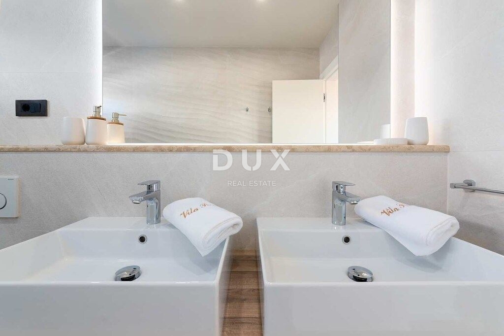 ISTRIA, PARENZO - Casa moderna di lusso con piscina e terrazza sul tetto con vista mare