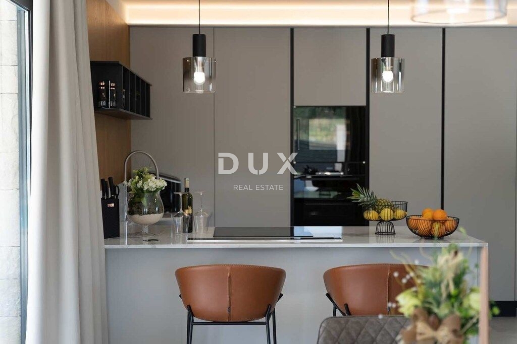 ISTRIA, PARENZO - Casa moderna di lusso con piscina e terrazza sul tetto con vista mare