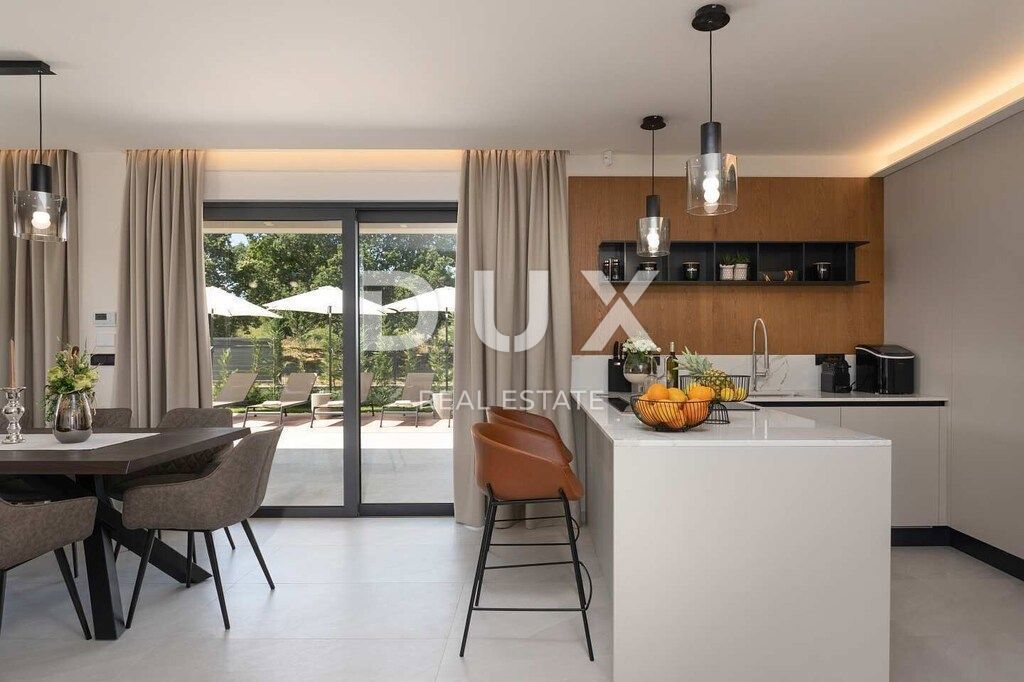 ISTRIA, PARENZO - Casa moderna di lusso con piscina e terrazza sul tetto con vista mare