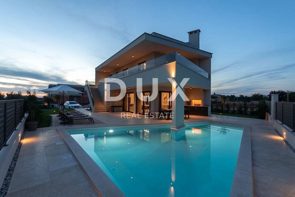 ISTRIA, PARENZO - Casa moderna di lusso con piscina e terrazza sul tetto con vista mare