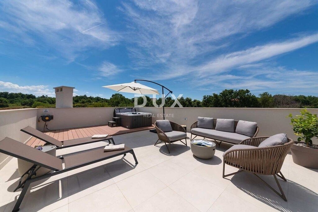 ISTRIA, PARENZO - Casa moderna di lusso con piscina e terrazza sul tetto con vista mare