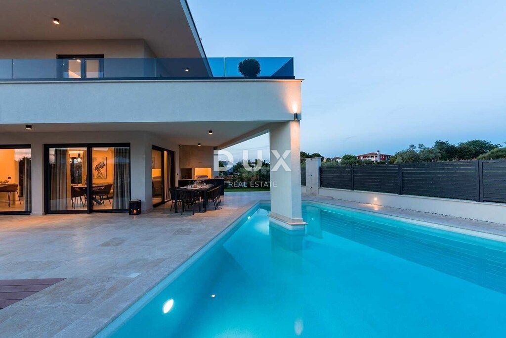 ISTRIA, PARENZO - Casa moderna di lusso con piscina e terrazza sul tetto con vista mare