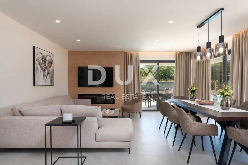 ISTRIA, PARENZO - Casa moderna di lusso con piscina e terrazza sul tetto con vista mare