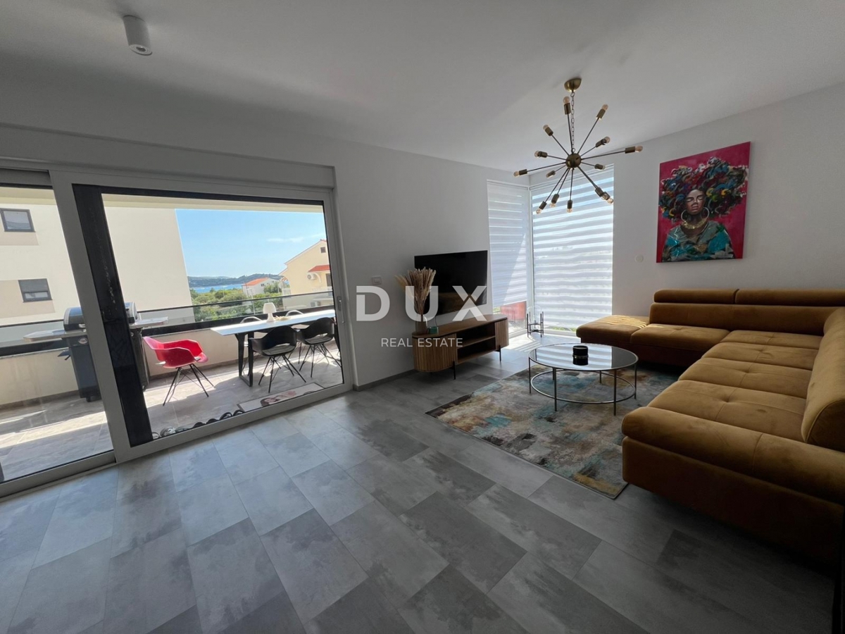 ŠIBENIK, VODICE - Appartamento al piano terra con giardino, terrazza e 2 posti auto