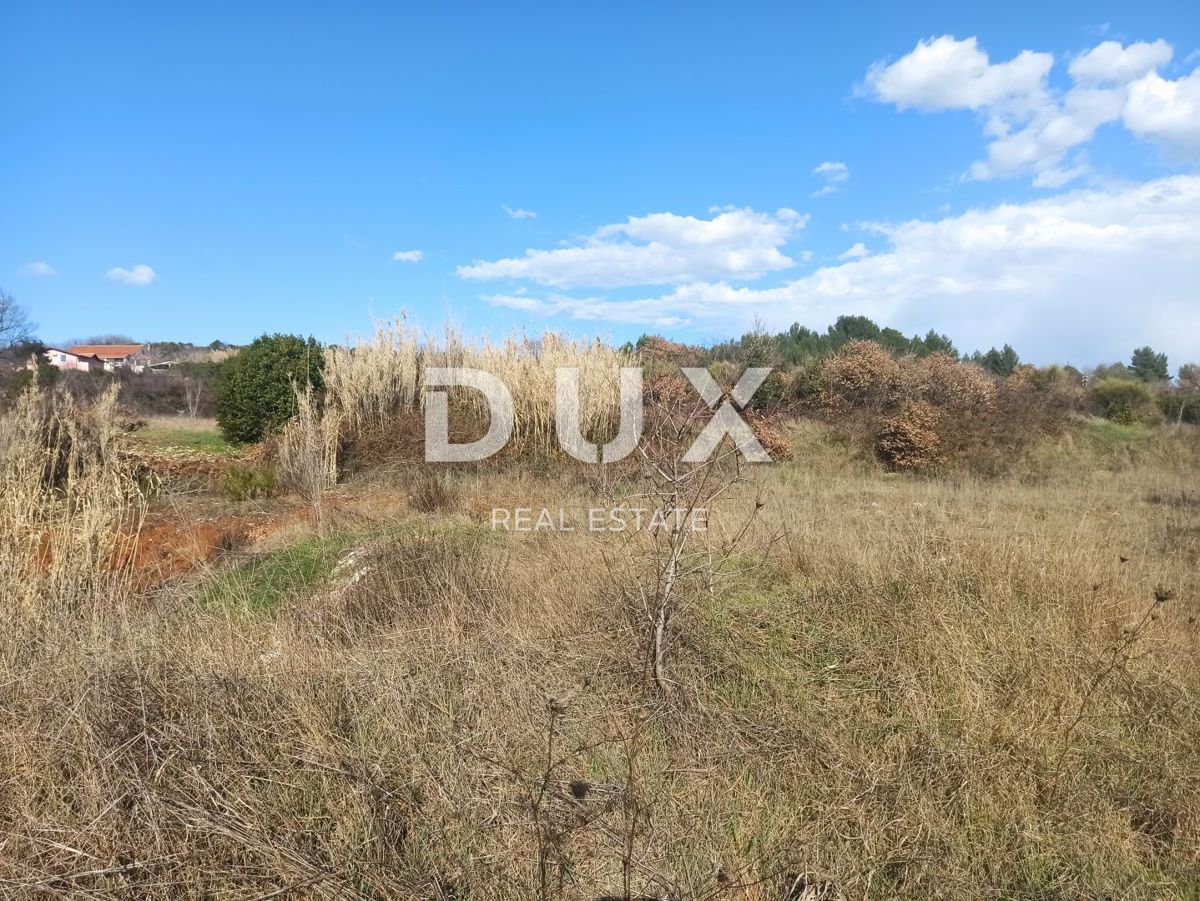 ISTRIA, POLA - Terreno edificabile nella zona commerciale Šijana 2200 m2