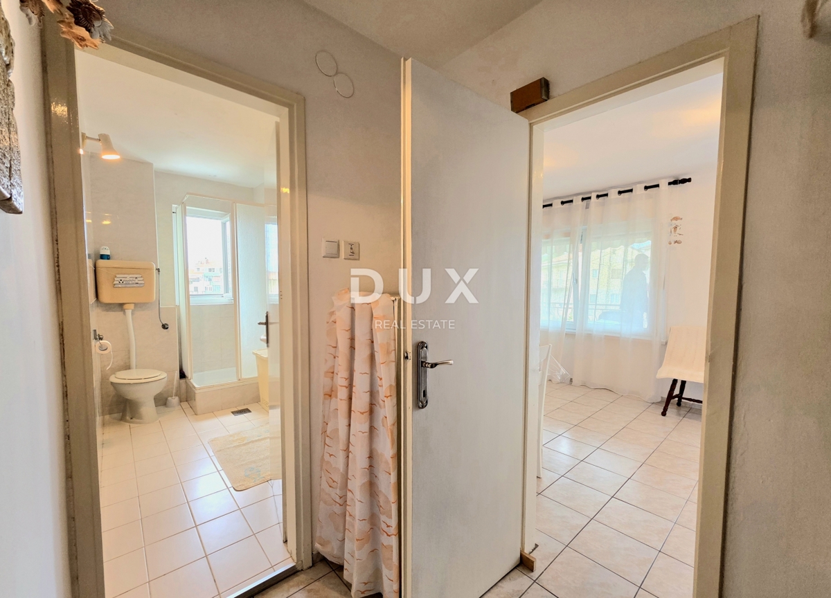 ISTRIA, UMAG - Appartamento in vendita con 2 camere da letto + soggiorno, terrazza, cortile, parcheggio, vicino al centro.