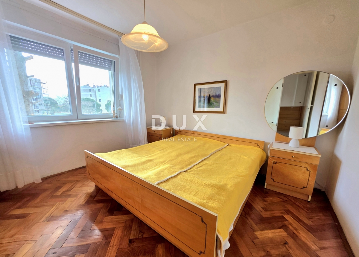 ISTRIA, UMAG - Appartamento in vendita con 2 camere da letto + soggiorno, terrazza, cortile, parcheggio, vicino al centro.