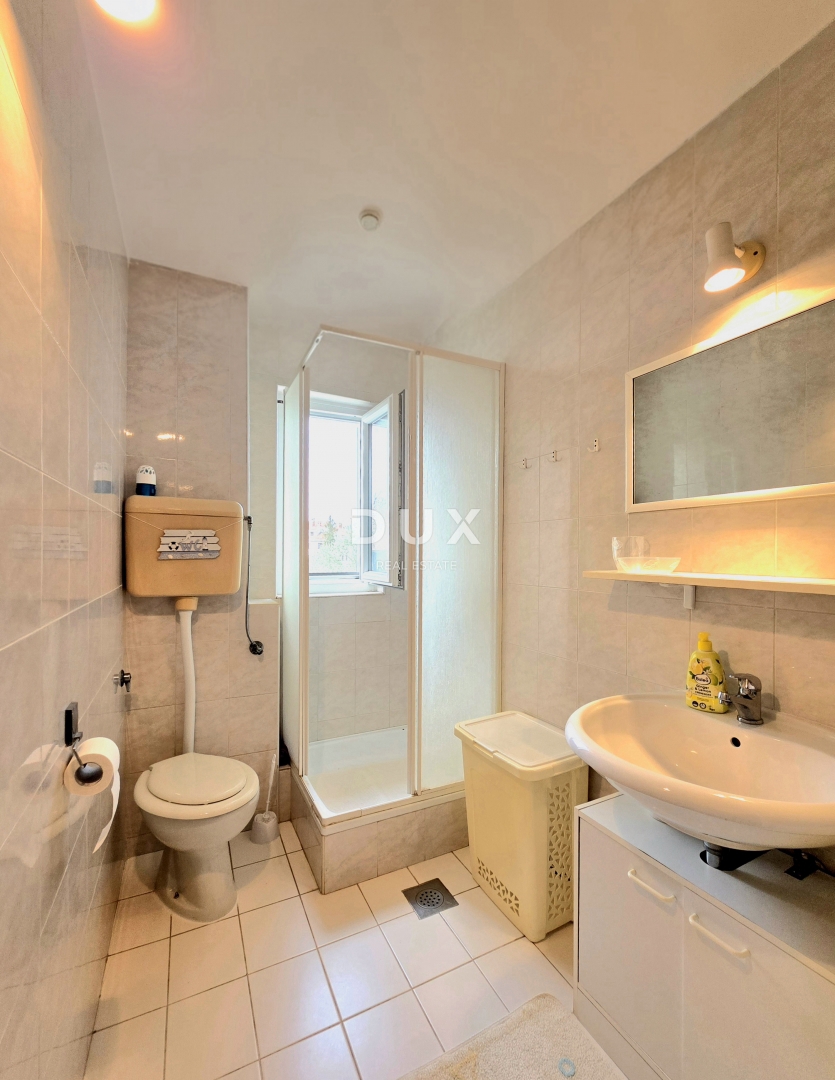 ISTRIA, UMAG - Appartamento in vendita con 2 camere da letto + soggiorno, terrazza, cortile, parcheggio, vicino al centro.