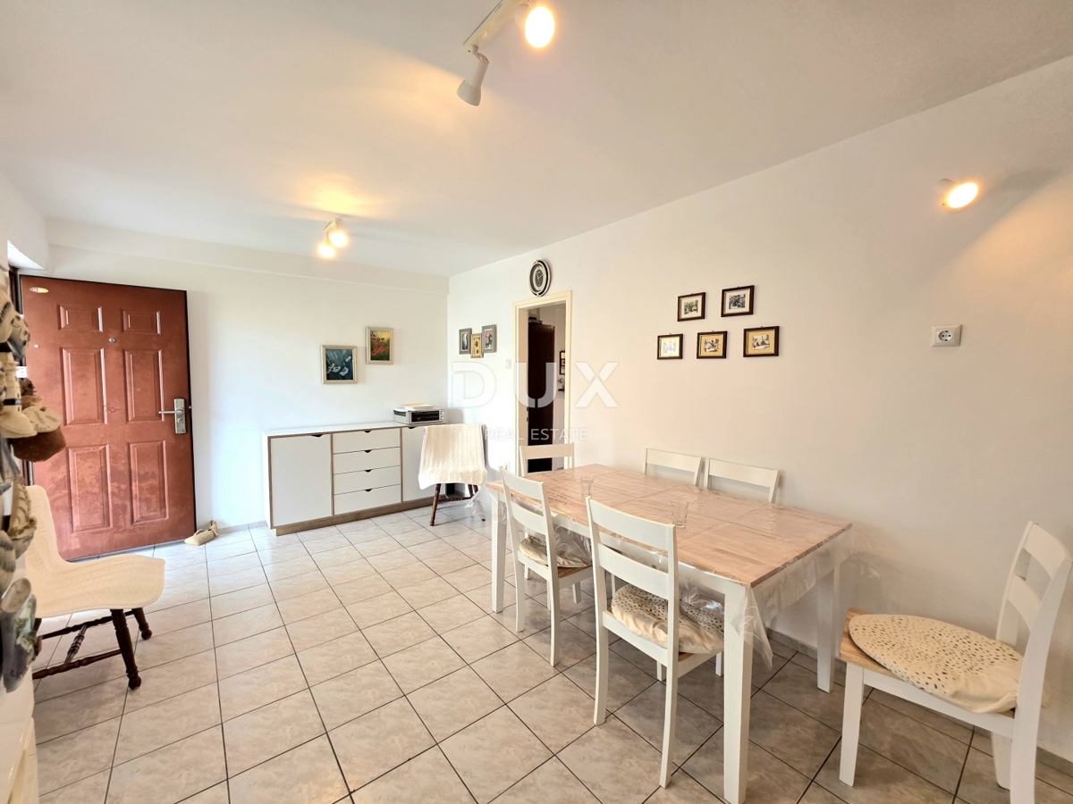 ISTRIA, UMAG - Appartamento in vendita con 2 camere da letto + soggiorno, terrazza, cortile, parcheggio, vicino al centro.