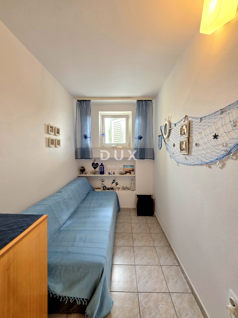 ISTRIA, UMAG - Appartamento in vendita con 2 camere da letto + soggiorno, terrazza, cortile, parcheggio, vicino al centro.