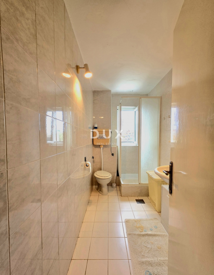 ISTRIA, UMAG - Appartamento in vendita con 2 camere da letto + soggiorno, terrazza, cortile, parcheggio, vicino al centro.