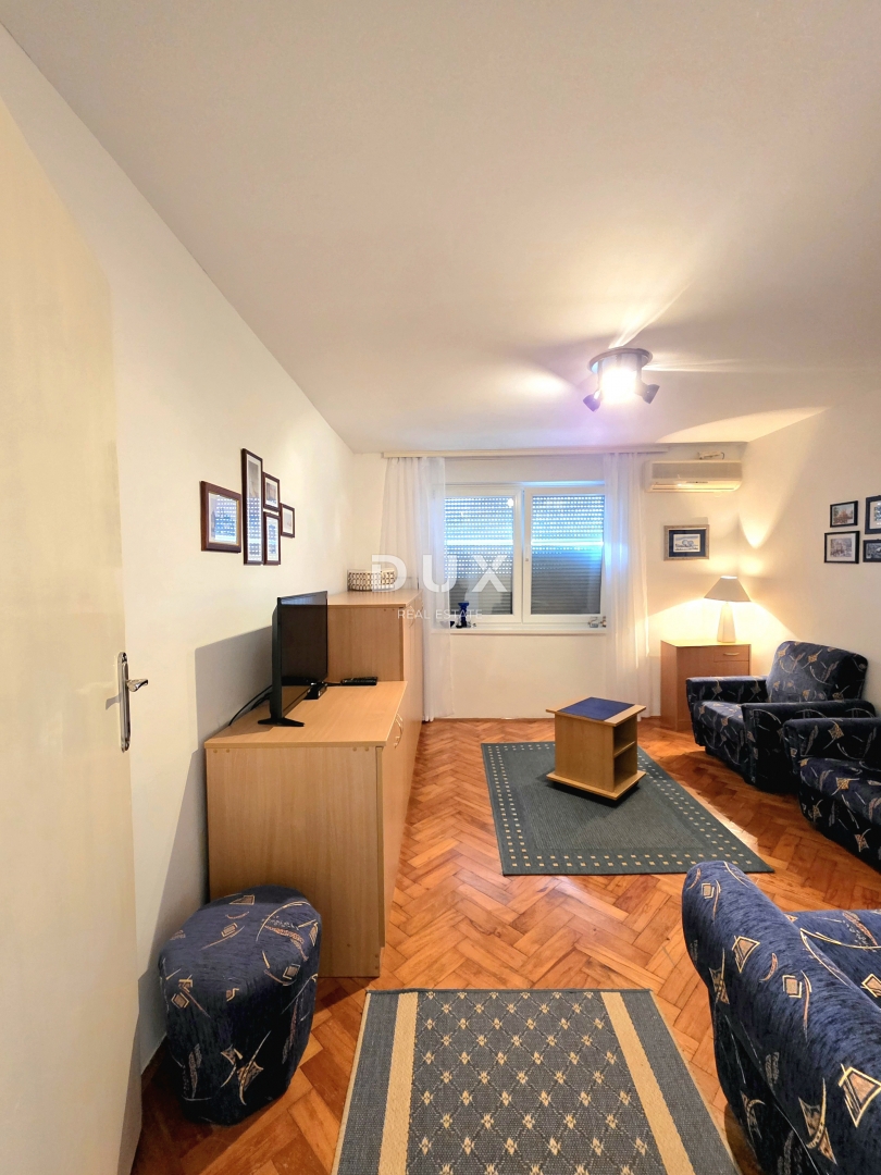 ISTRIA, UMAG - Appartamento in vendita con 2 camere da letto + soggiorno, terrazza, cortile, parcheggio, vicino al centro.