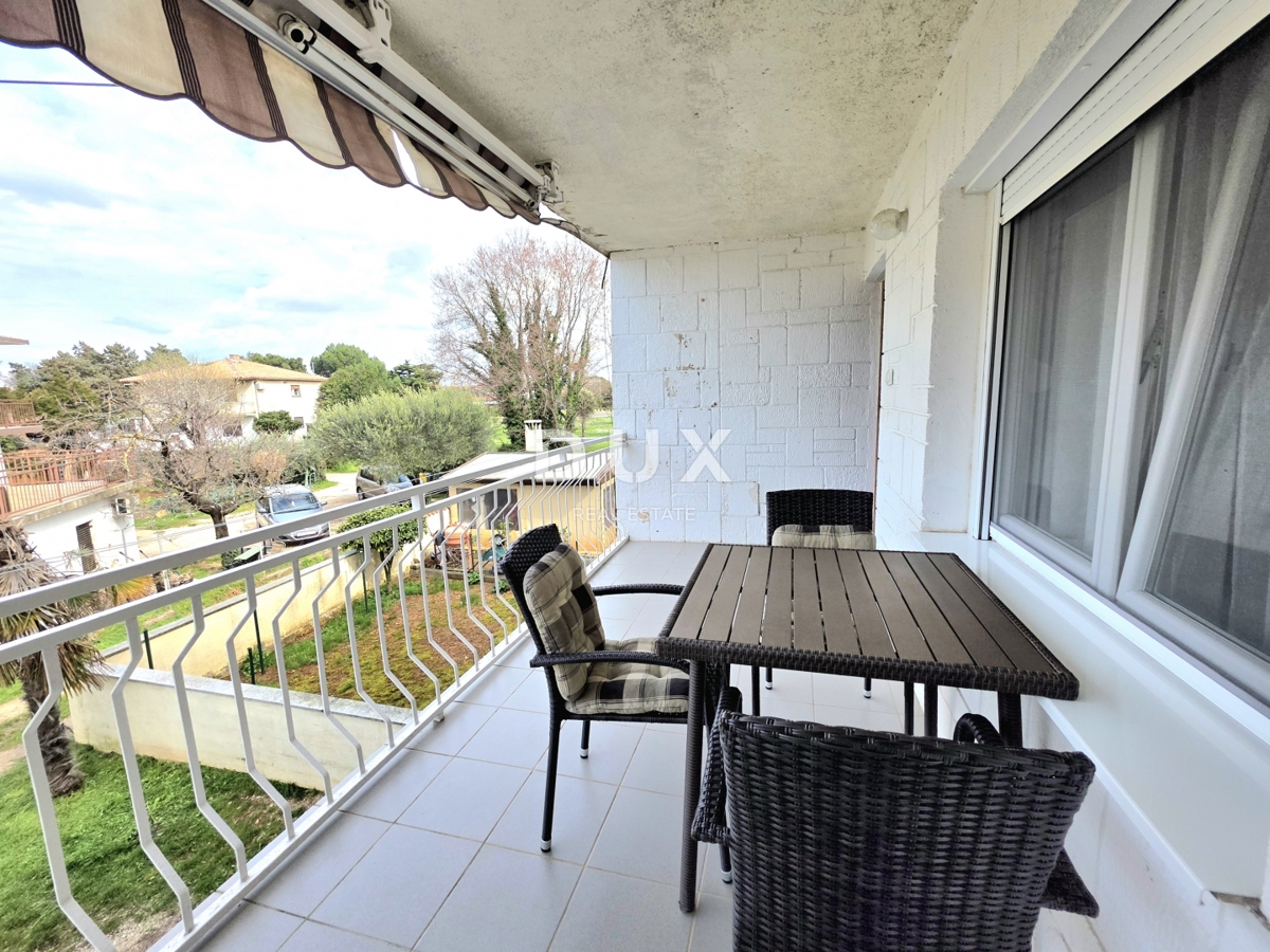 ISTRIA, UMAG - Appartamento in vendita con 2 camere da letto + soggiorno, terrazza, cortile, parcheggio, vicino al centro.