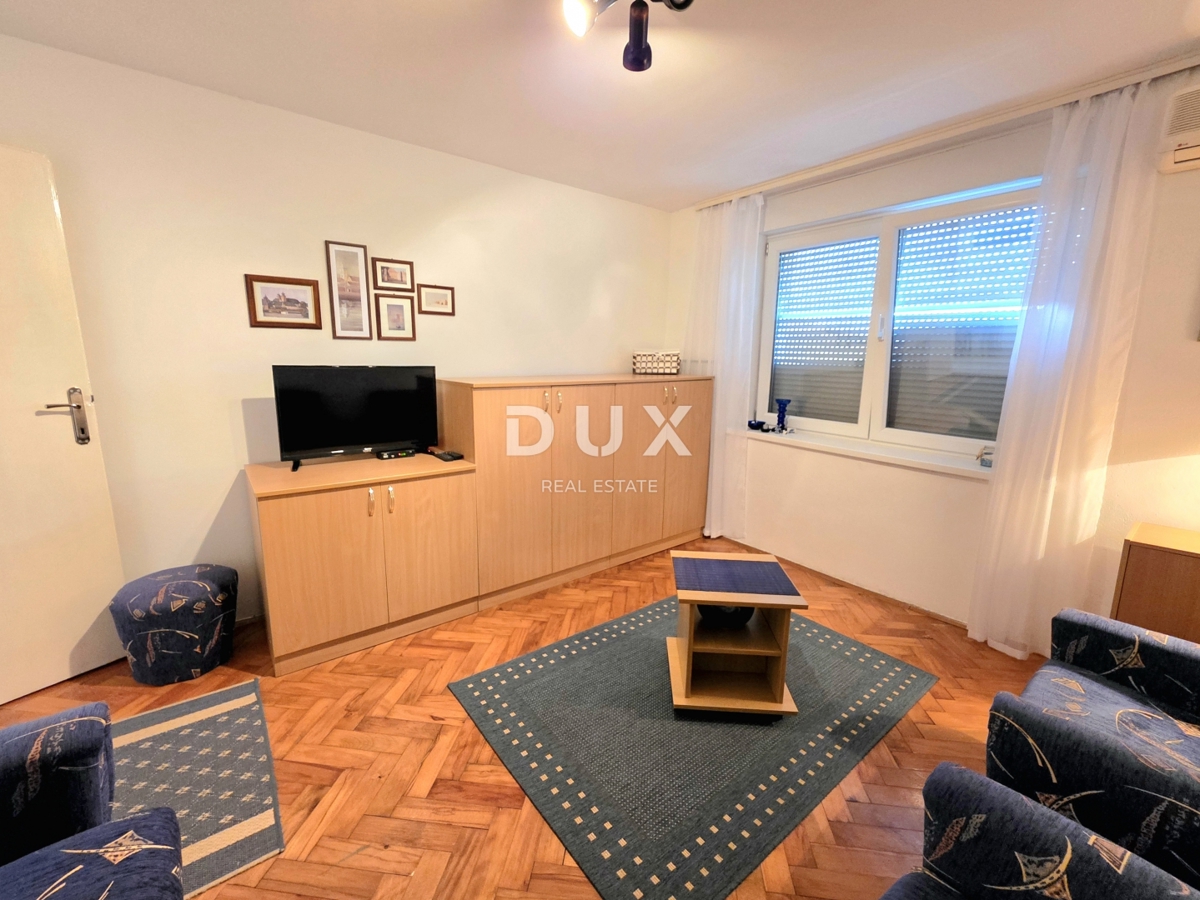 ISTRIA, UMAG - Appartamento in vendita con 2 camere da letto + soggiorno, terrazza, cortile, parcheggio, vicino al centro.