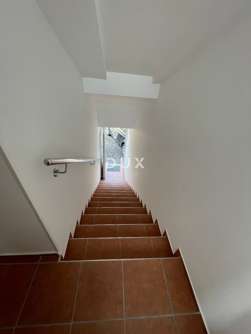 IKA, OPRIĆ – moderno appartamento con due camere da letto, terrazza e vista mare