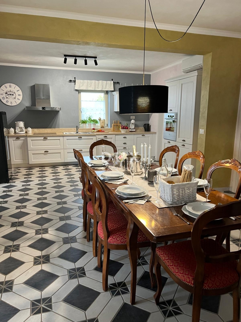 ISTRIA, LABIN - Casa con piscina in posizione tranquilla