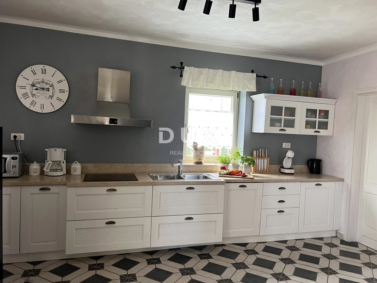 ISTRIA, LABIN - Casa con piscina in posizione tranquilla