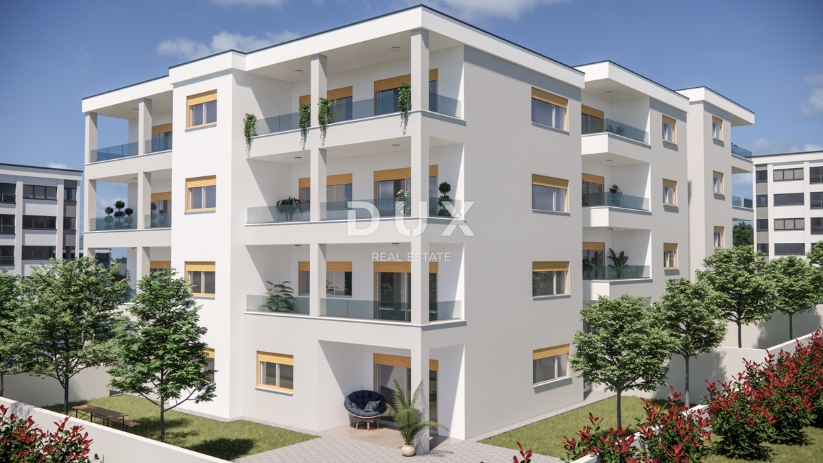 ISTRIA, POLA - Nuovo edificio moderno - centro! Primo piano!