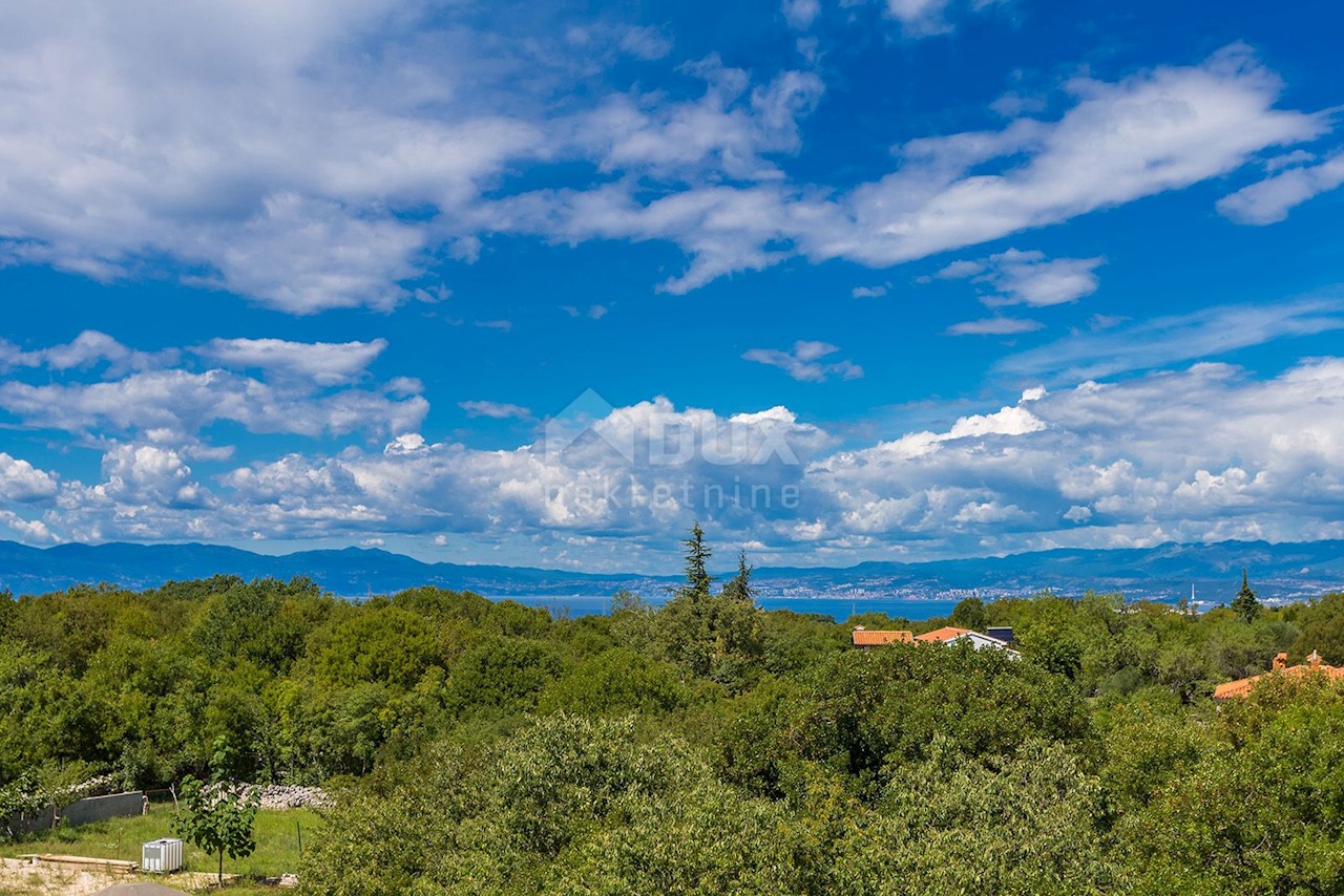 ISOLA DI KRK - posizione tranquilla - casa con 5 appartamenti, piscina, bellissimo giardino e vista mare