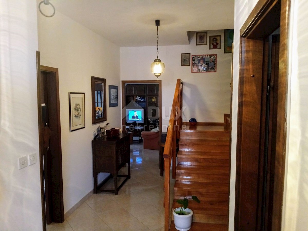 ISTRIA, LABIN - Bella casa vicino alla città con giardino paesaggistico