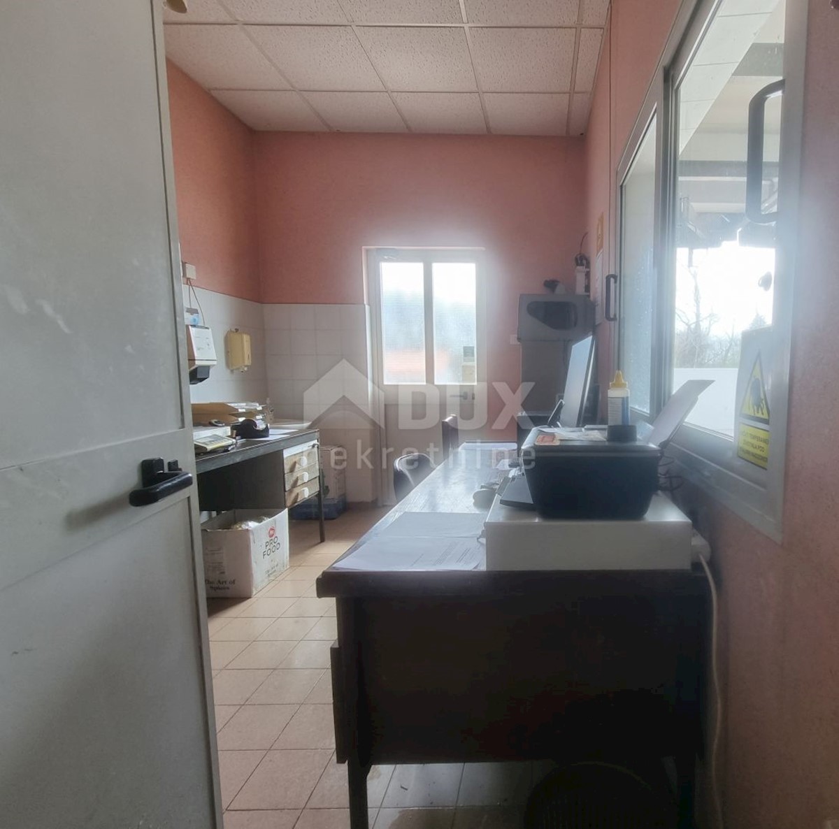 Locale commerciale Labin, 401m2