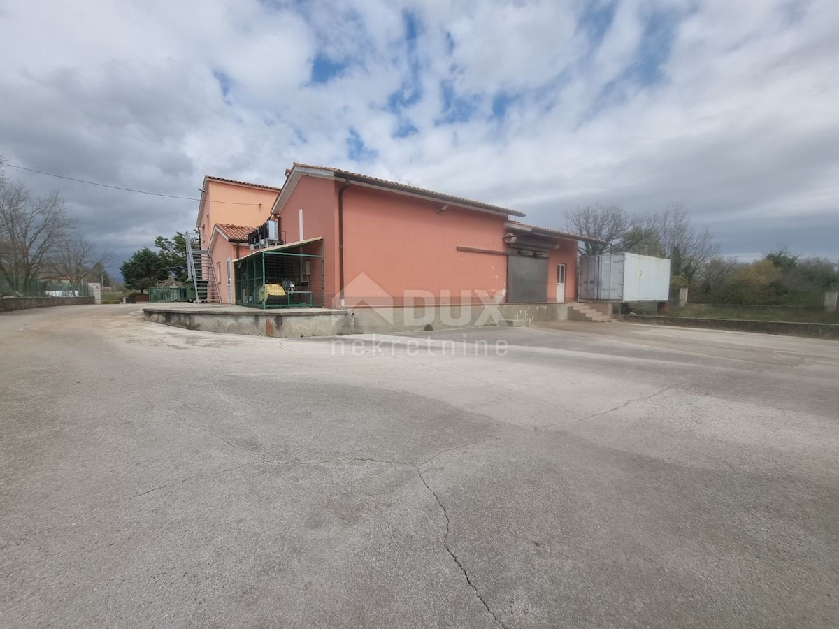 Locale commerciale Labin, 401m2