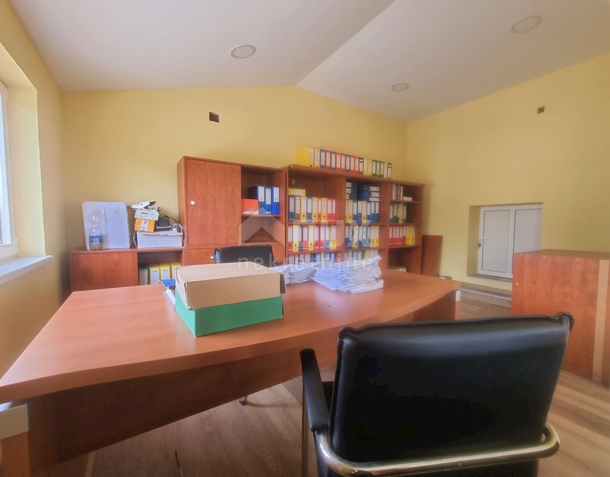 Locale commerciale Labin, 401m2