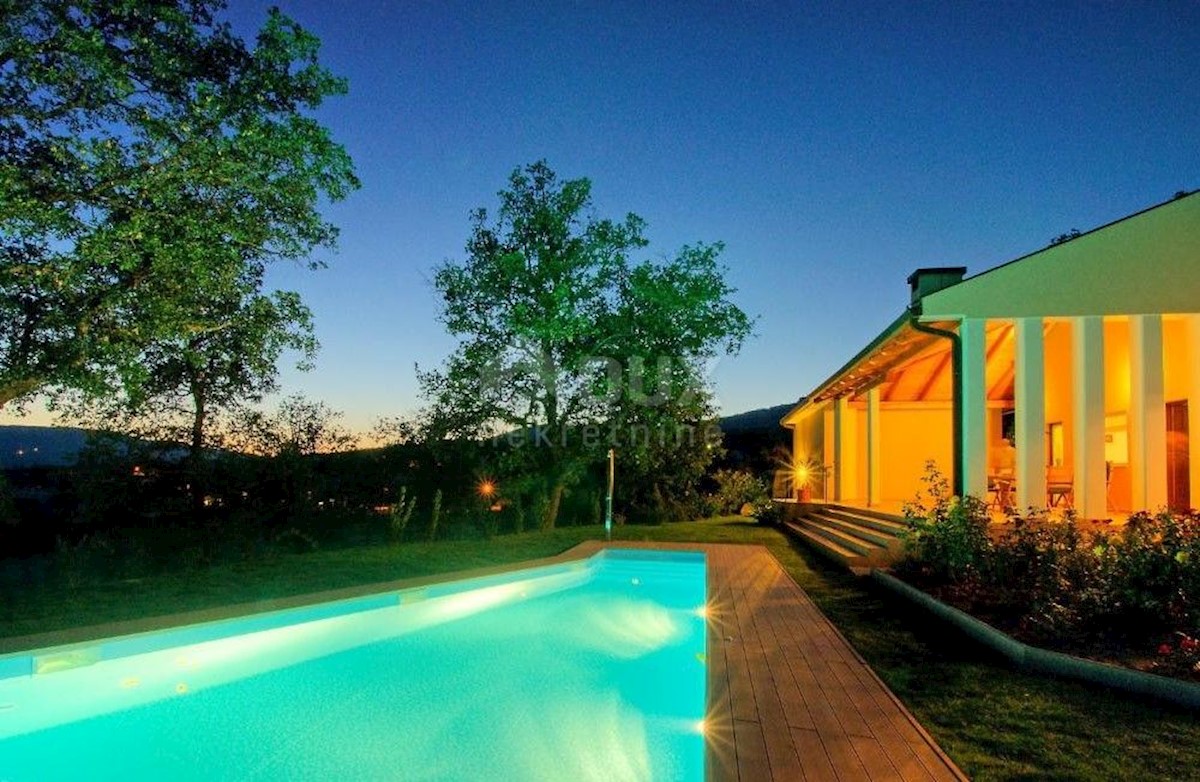 ISTRIA, BUZET - Villa dal design moderno con piscina su ampio giardino