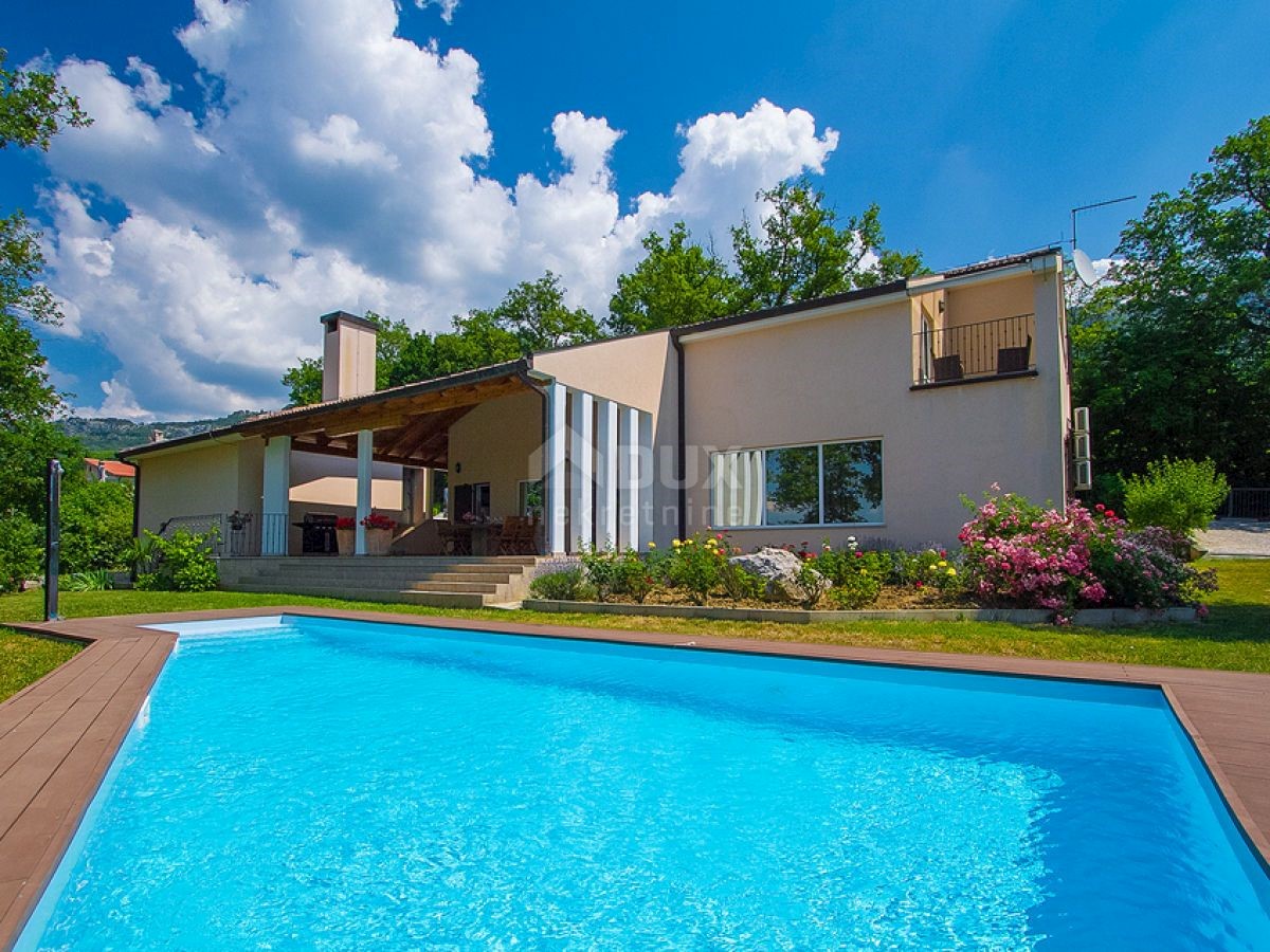 ISTRIA, BUZET - Villa dal design moderno con piscina su ampio giardino