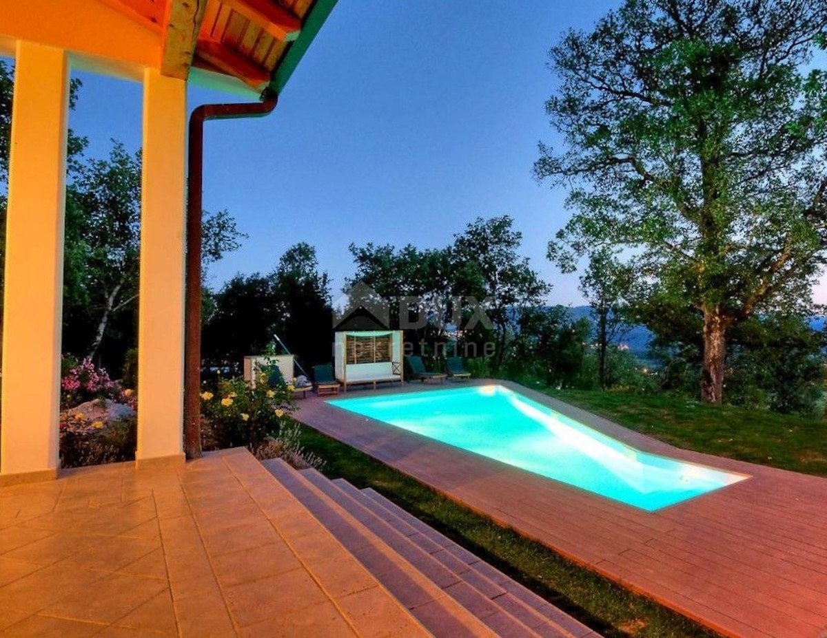 ISTRIA, BUZET - Villa dal design moderno con piscina su ampio giardino